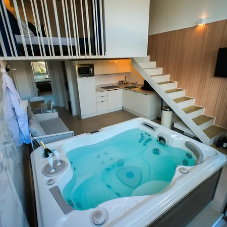 Bono Jacuzzi & 圣罗兰度瓦