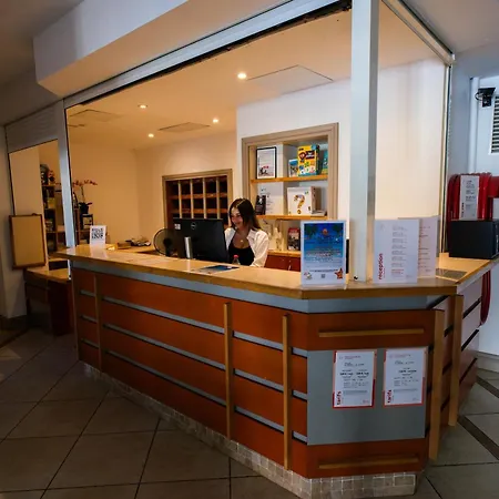 Bono Jacuzzi & 圣罗兰度瓦