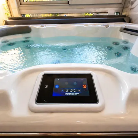 Bono Romantic & Private Jacuzzi Lejlighed