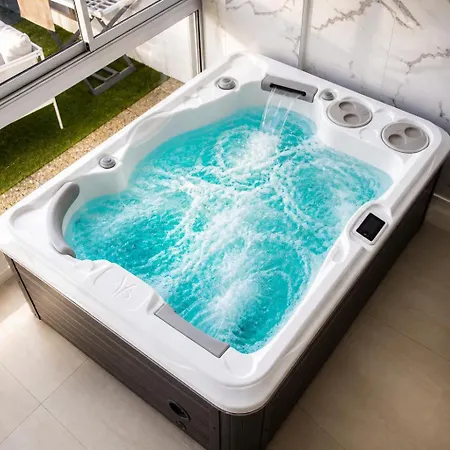 Bono Romantic & Private Jacuzzi Saint-Laurent-du-Var