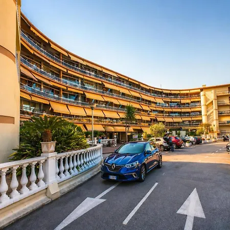 Apartmán Bono Romantic & Private Jacuzzi Saint-Laurent-du-Var