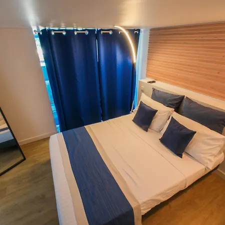 Bono Jacuzzi & Saint-Laurent-du-Var