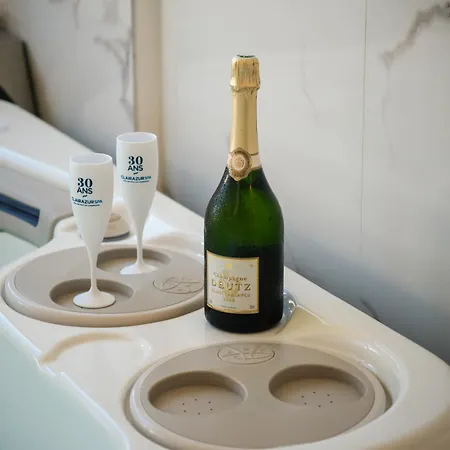 Bono Jacuzzi & Saint-Laurent-du-Var